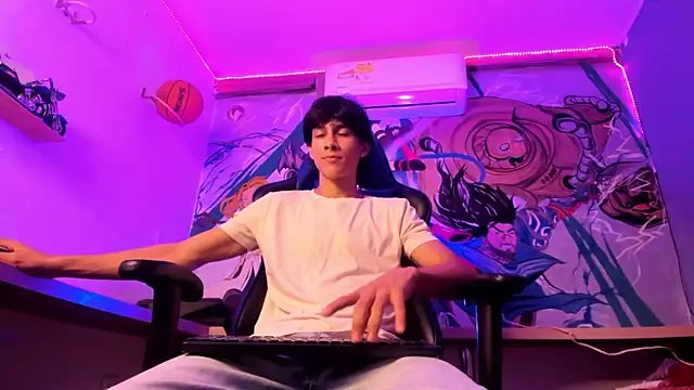 Snapshot of Cheys_Mast chatting on 04.04.26 Cheys Mast online show from 04.04.26