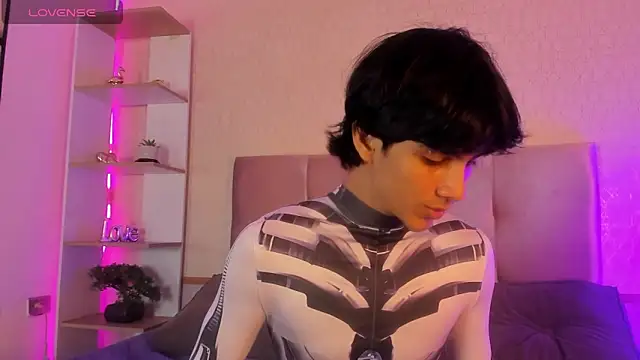 Snapshot of Cheys_Mast chatting on 04.12.26 Cheys Mast online show from 04.12.26