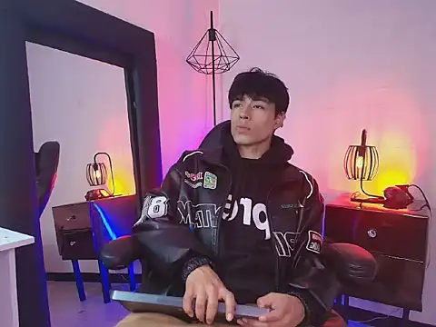 Andreew Style online show from 03.23.26