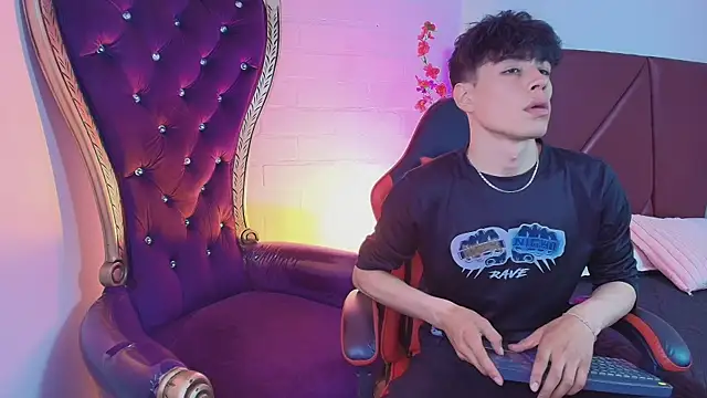 Andreew Style online show from 04.13.26