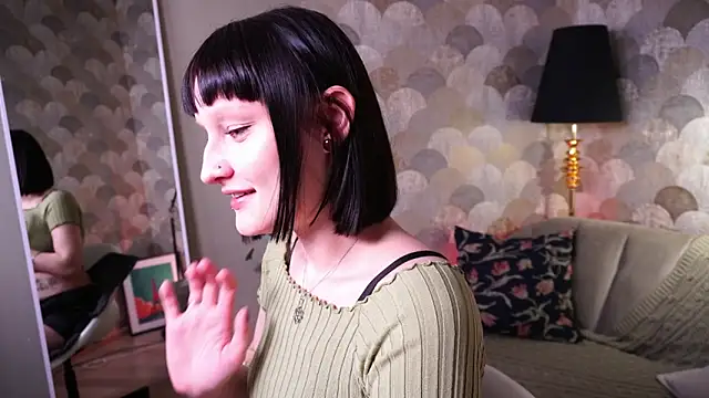 Velvet Lily online show from 04.06.26