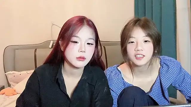 Snapshot of YSL-001 chatting on 05.17.26 YSL-001 online show from 05.17.26