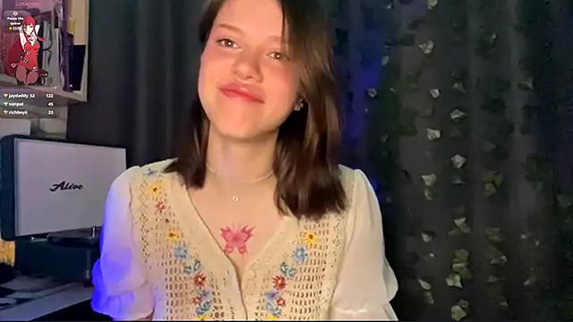 SarahHunnye online show from 04.13.26