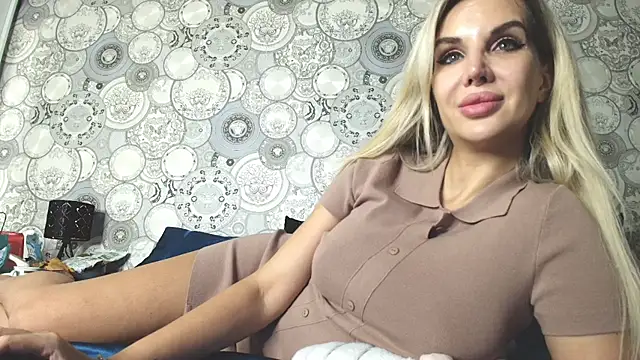 Snapshot of SexyQueenNina chatting on 11.01.25 SexyQueenNina online show from 11.01.25