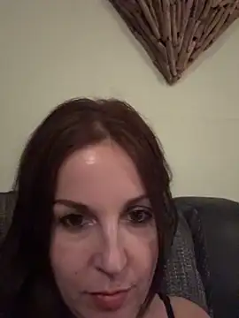 petitehotwife4u online show from 04.15.26