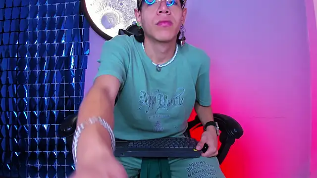 Bennet-Grayy online show from 04.14.26