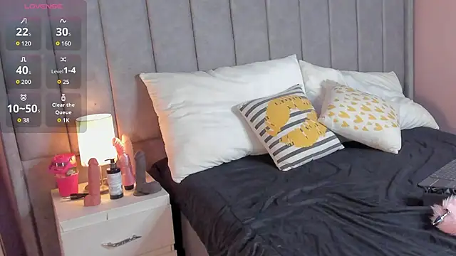 Samiramalek22 online show from 04.13.26