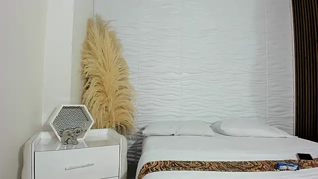 AlondraSoomer online show from 04.16.26