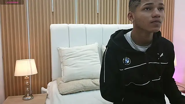 Snapshot of Kelvin_Josue chatting on 05.14.26 Kelvin Josue online show from 05.14.26