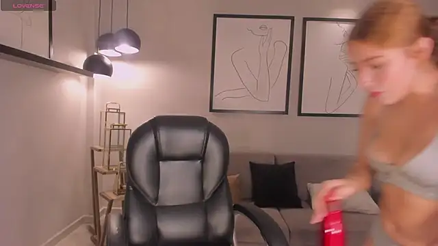 ArianaNova online show from 04.15.26