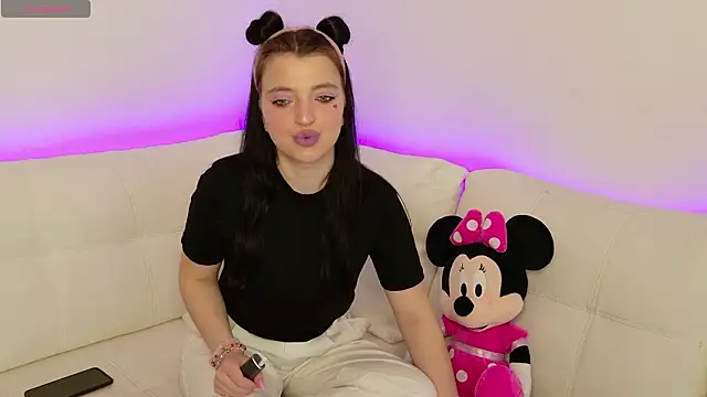 Snapshot of Minnie_mouse_18 chatting on 03.19.26 Minnie mouse 18 online show from 03.19.26