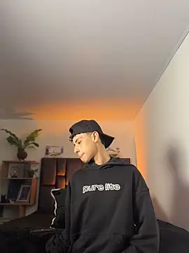 SebastianReed  online show from 04.05.26