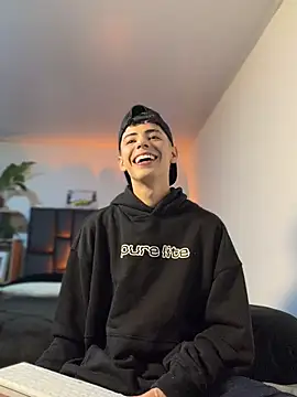 SebastianReed  online show from 04.17.26