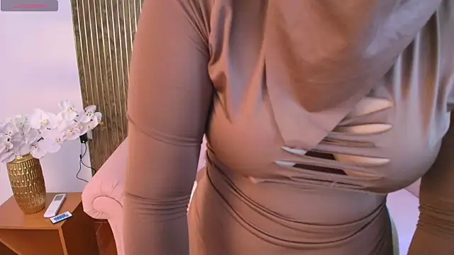 Aminaa Kaarim online show from 04.12.26