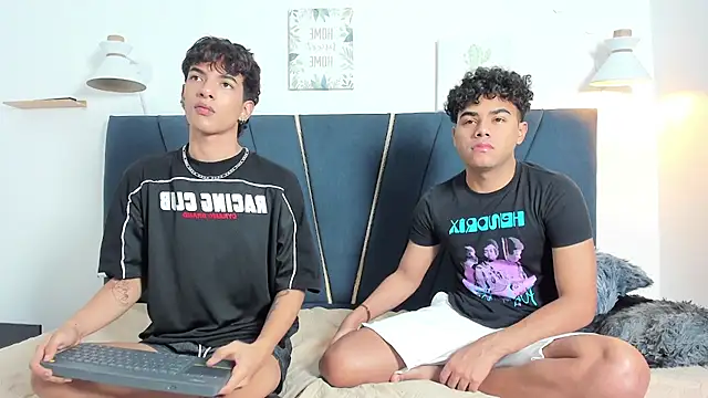 Enzo love18 online show from 04.15.26