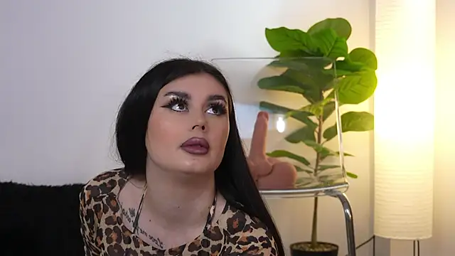 ItsKendra online show from 04.01.26