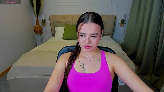 EvaRaider online show from 04.12.26