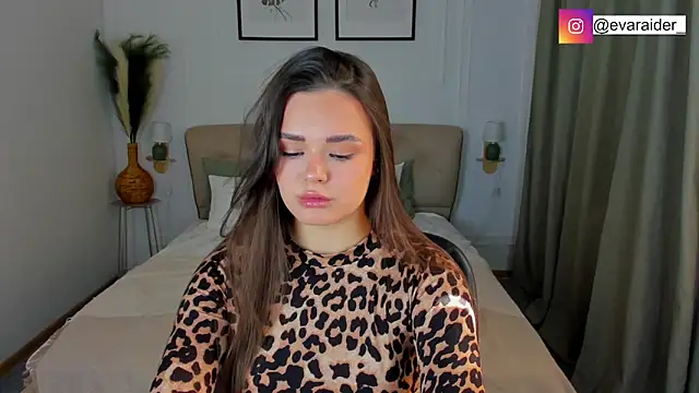 EvaRaider online show from 04.14.26