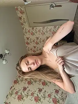 Snapshot of MissAnneli chatting on 07.19.26 MissAnneli online show from 07.19.26