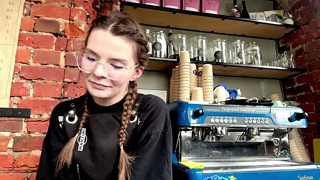 AnnWaddie online show from 04.11.26