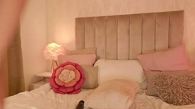 Liora Sol online show from 04.07.26