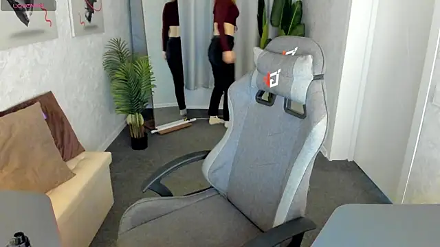 Lori Bllossom online show from 04.16.26