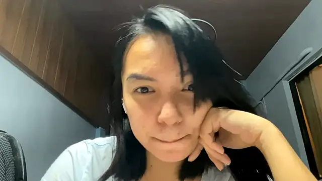 Snapshot of NoreenPierotti chatting on 04.01.26 NoreenPierotti online show from 04.01.26