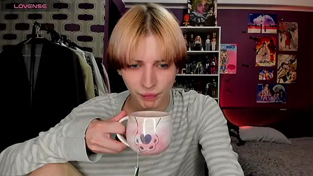 Snapshot of sweet_peach___ chatting on 06.19.26 sweet peach online show from 06.19.26