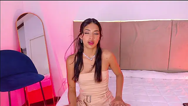 AriaCollin online show from 04.14.26