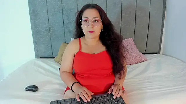 Reina Mia1 online show from 03.30.26