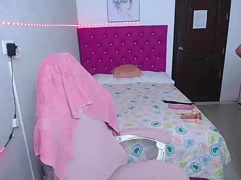 Snapshot of Pinkg_Fox10 chatting on 04.11.26 Pinkg Fox10 online show from 04.11.26