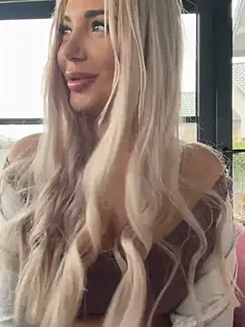 SnowyElsaa online show from 03.28.26