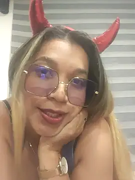 Snapshot of Melisa_14 chatting on 04.11.26 Melisa 14 online show from 04.11.26