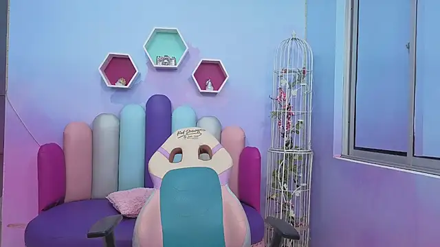 Isaa Skinny online show from 04.09.26