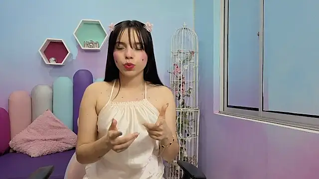 Isaa Skinny online show from 06.04.26