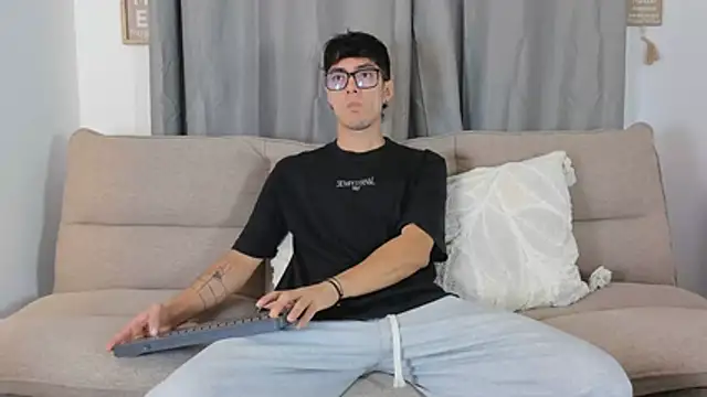 etham wolf1 online show from 04.01.26