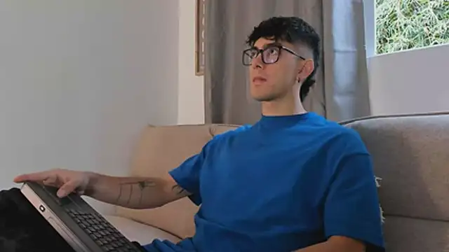 etham wolf1 online show from 04.05.26