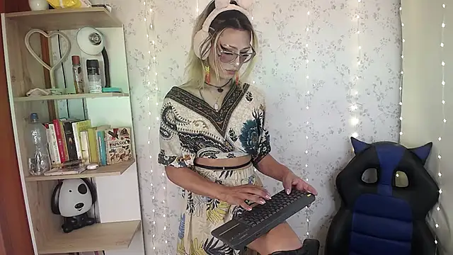  Alexaavandercloude online show from 03.26.26