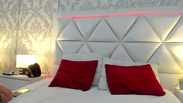 Snapshot of AlexaGiraud chatting on 04.16.26 AlexaGiraud online show from 04.16.26