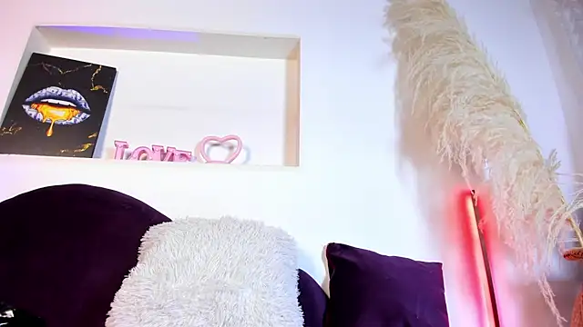 Scarlet Hiit online show from 04.07.26