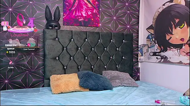 AryahMoonn online show from 04.04.26