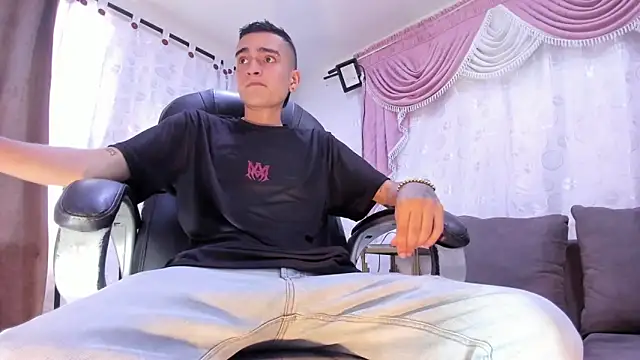 Ethann Boy online show from 04.06.26