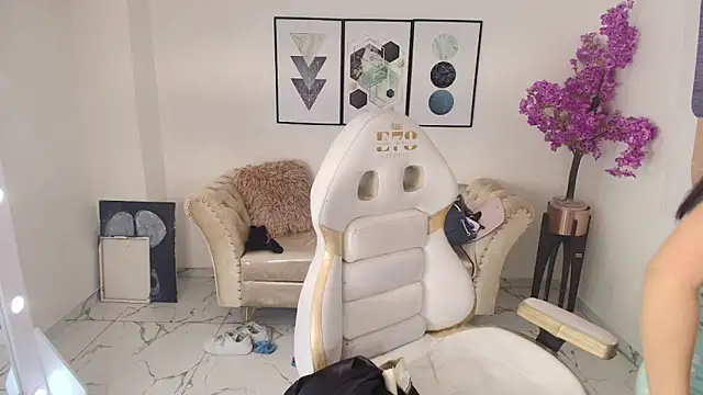 Snapshot of Kitty__meow chatting on 04.15.26 Kitty meow online show from 04.15.26