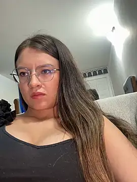 JulianaLaurent online show from 04.14.26