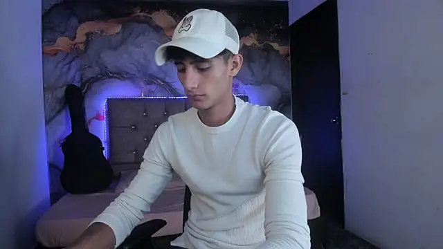 MaxiimoRomano  online show from 04.15.26