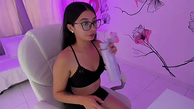 AishaNoor online show from 04.14.26