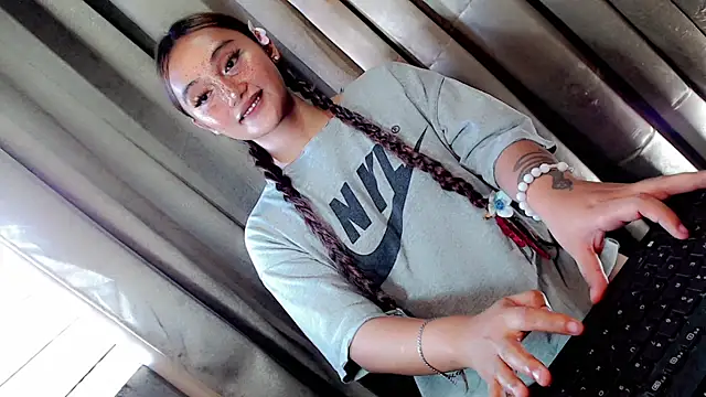 Snapshot of Jessicasfantasy chatting on 03.27.26 Jessicasfantasy online show from 03.27.26