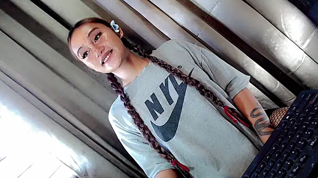 Snapshot of Jessicasfantasy chatting on 04.10.26 Jessicasfantasy online show from 04.10.26