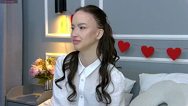 MonaHicks online show from 04.02.26