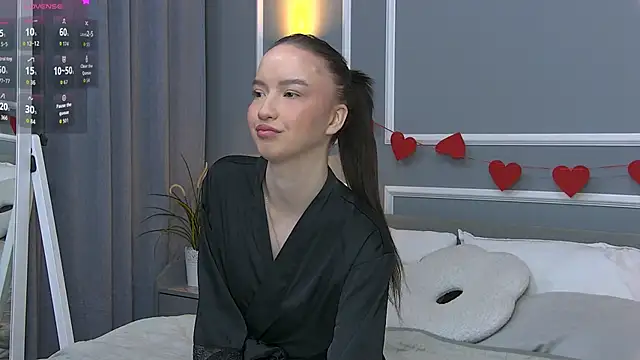 MonaHicks online show from 04.13.26